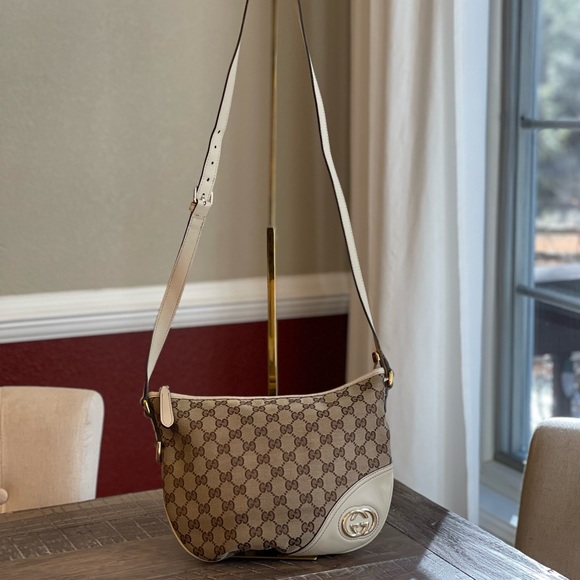 🌺 AUTH Gucci Monogram Crossbody Bag 🌺 BEAUTIFUL - Picture 3 of 16